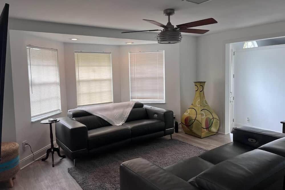 Photo of Livingroom in Holly Heights