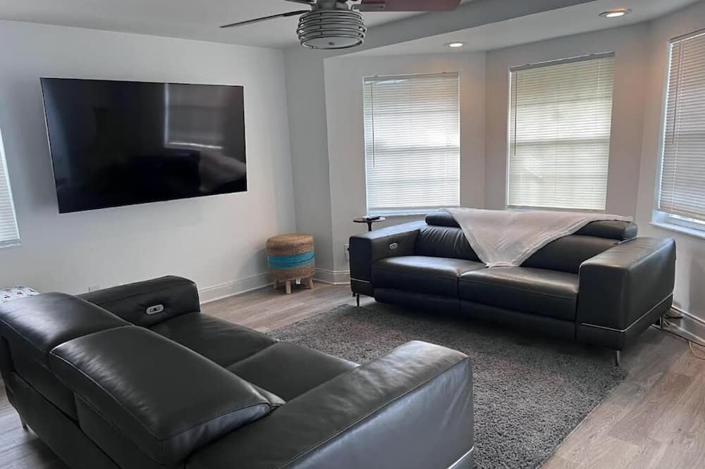 Photo of Livingroom in Holly Heights