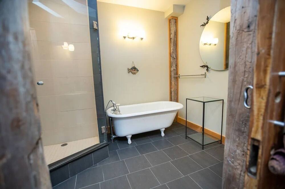 Photo of Bathroom in Livingstone Cove