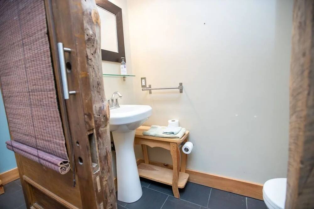 Photo of Bathroom in Livingstone Cove