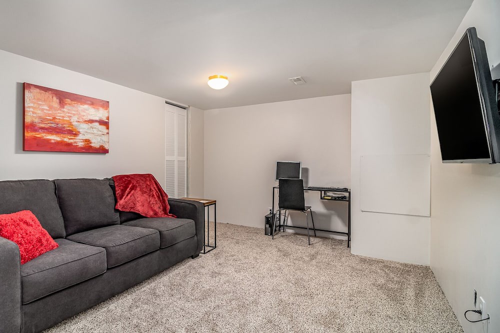 Photo of Livingroom in Elgin