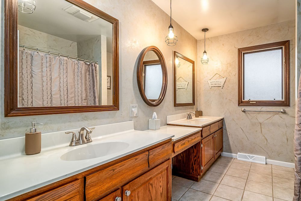 Photo of Bathroom in Elgin