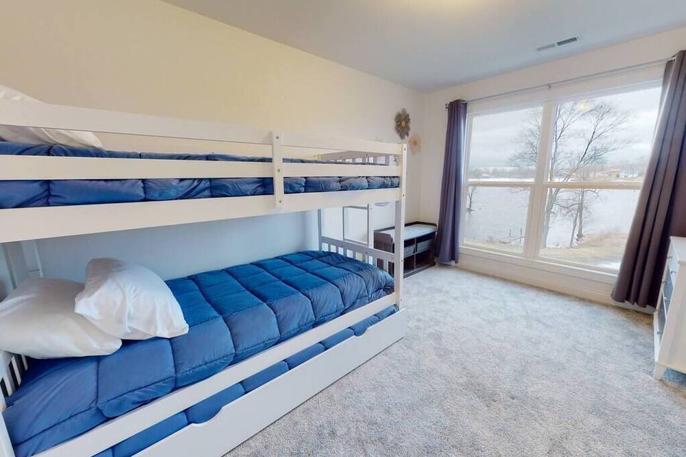 Photo of Bedroom in Lake Dalecarlia