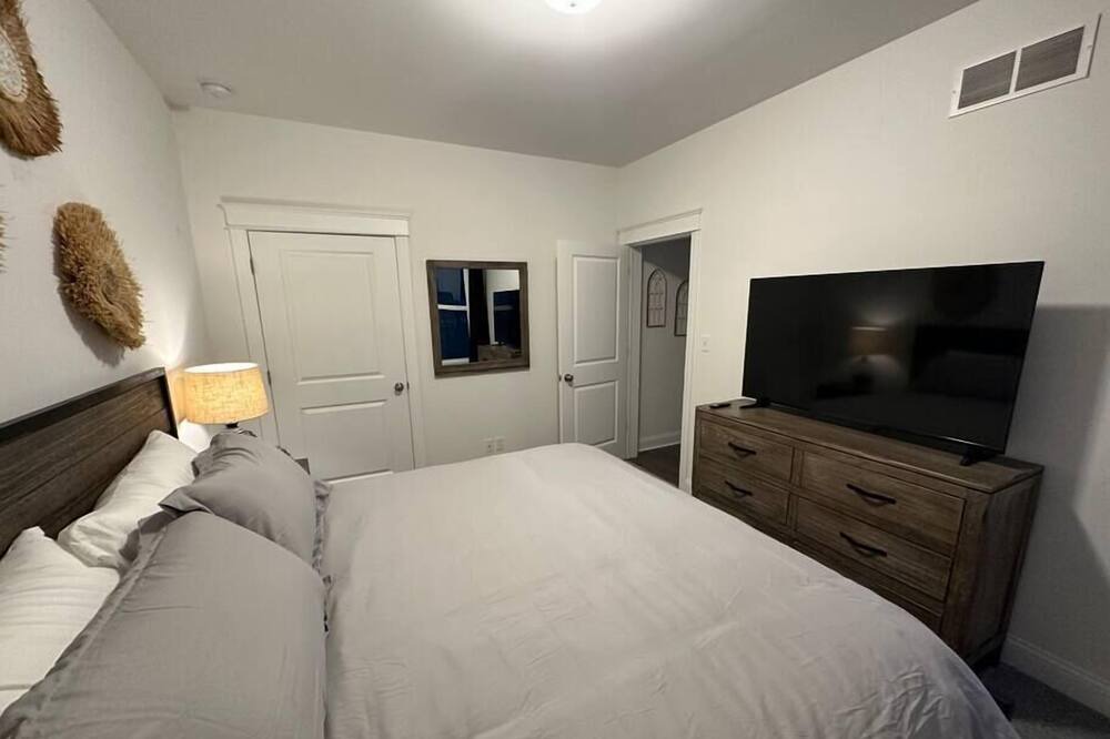 Photo of Bedroom in Lake Dalecarlia