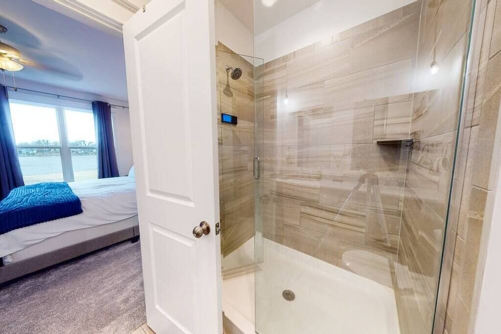 Photo of Bathroom in Lake Dalecarlia