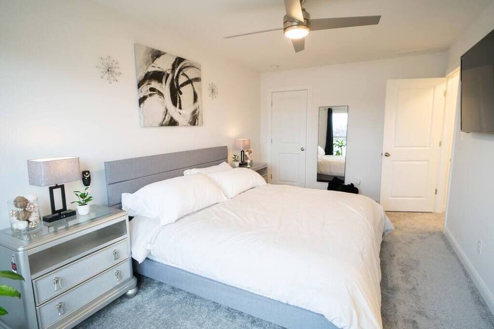 Photo of Bedroom in Lake Dalecarlia