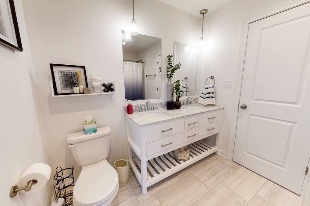 Photo of Bathroom in Lake Dalecarlia