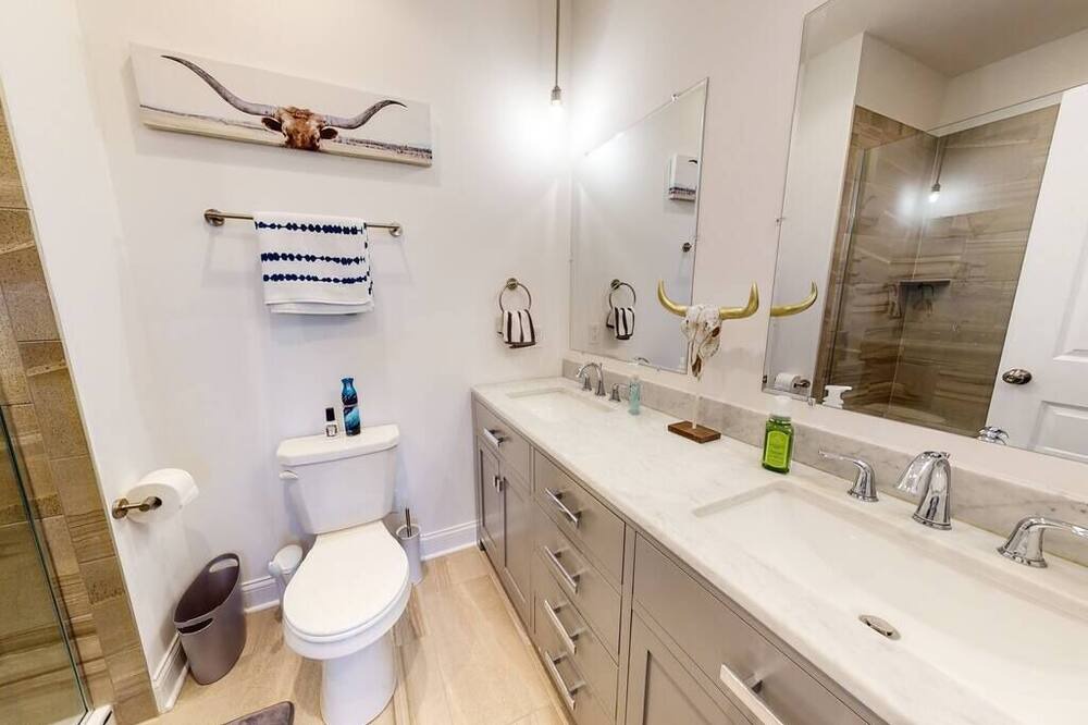 Photo of Bathroom in Lake Dalecarlia