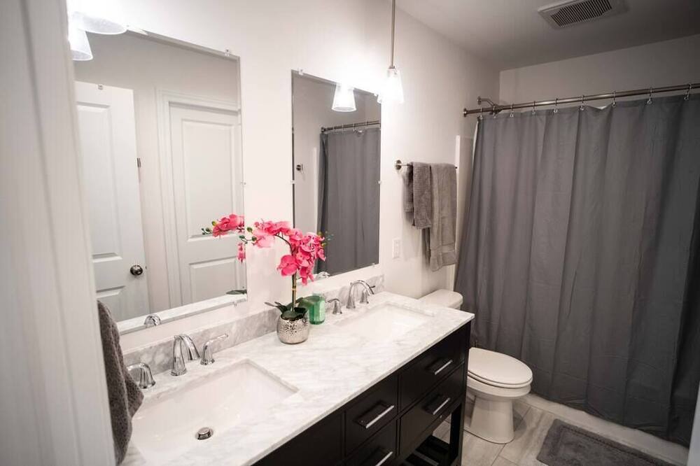 Photo of Bathroom in Lake Dalecarlia