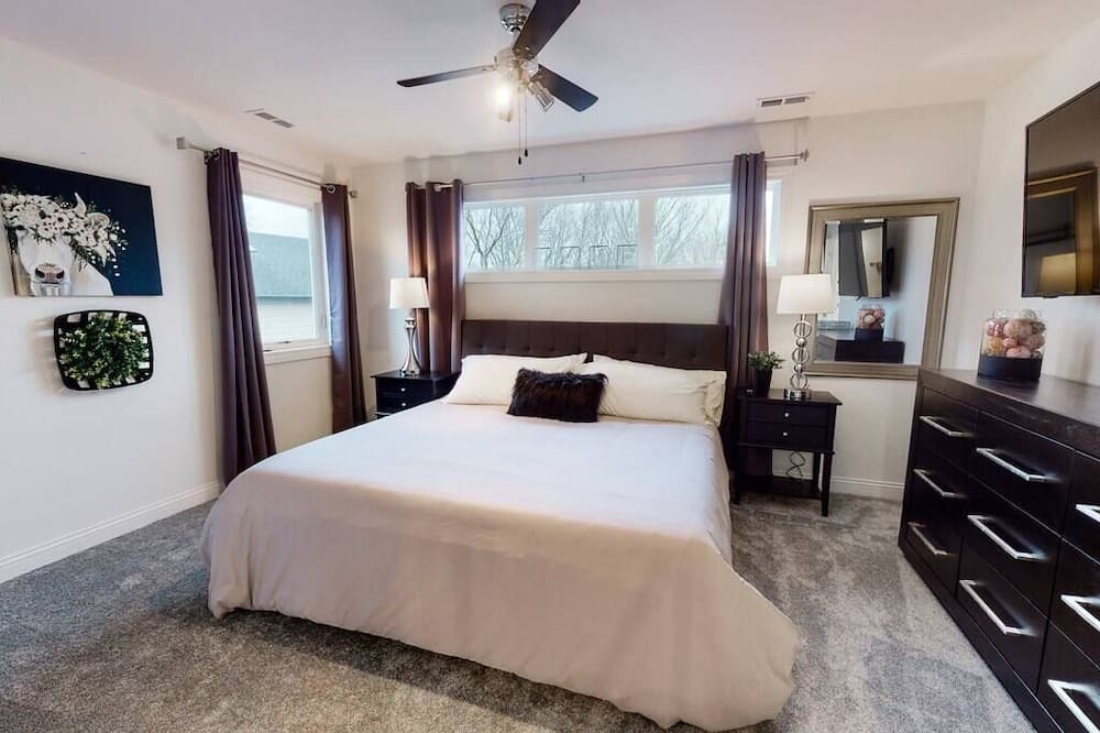 Photo of Bedroom in Lake Dalecarlia