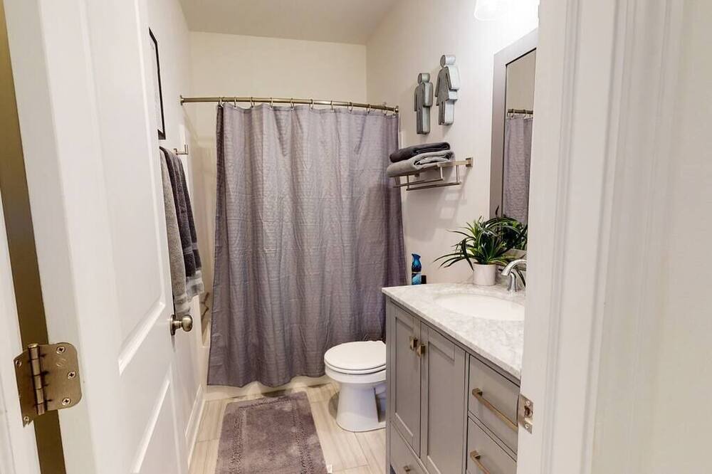 Photo of Bathroom in Lake Dalecarlia