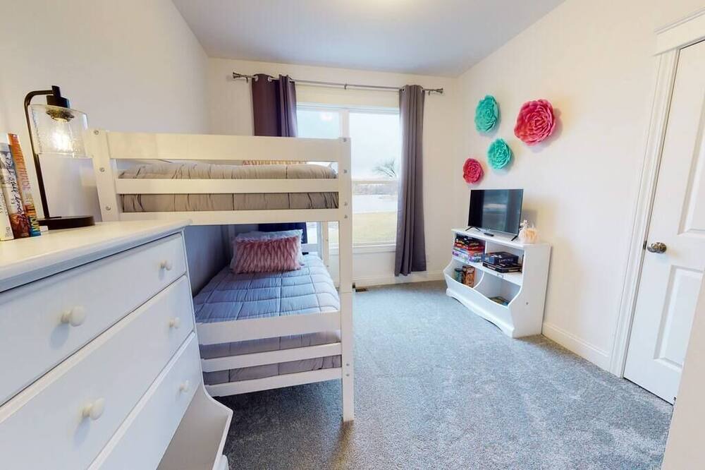 Photo of Bedroom in Lake Dalecarlia