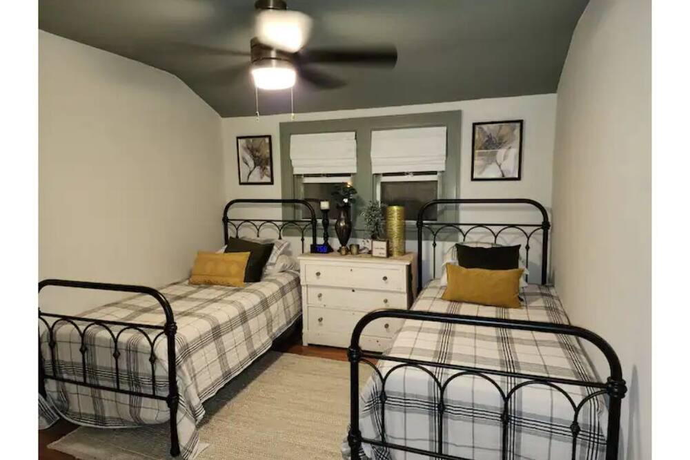Photo of Bedroom in Cottage Grove