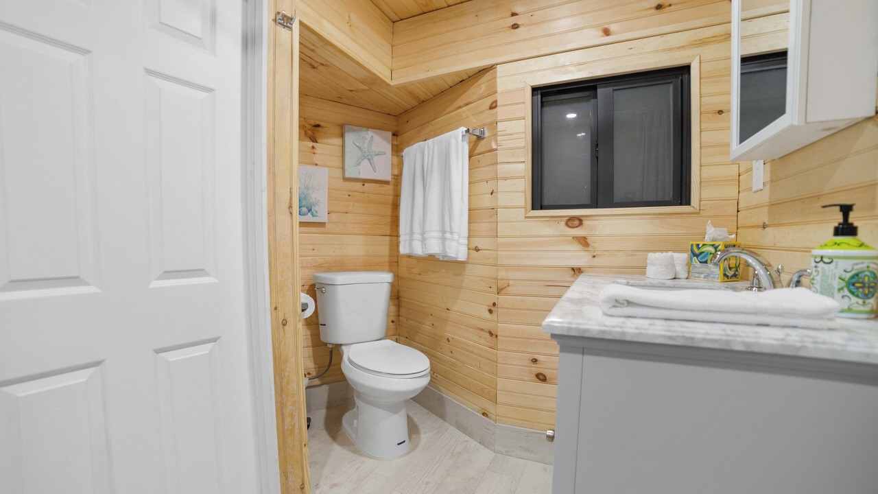 Photo of Bathroom in Long Beach Estates
