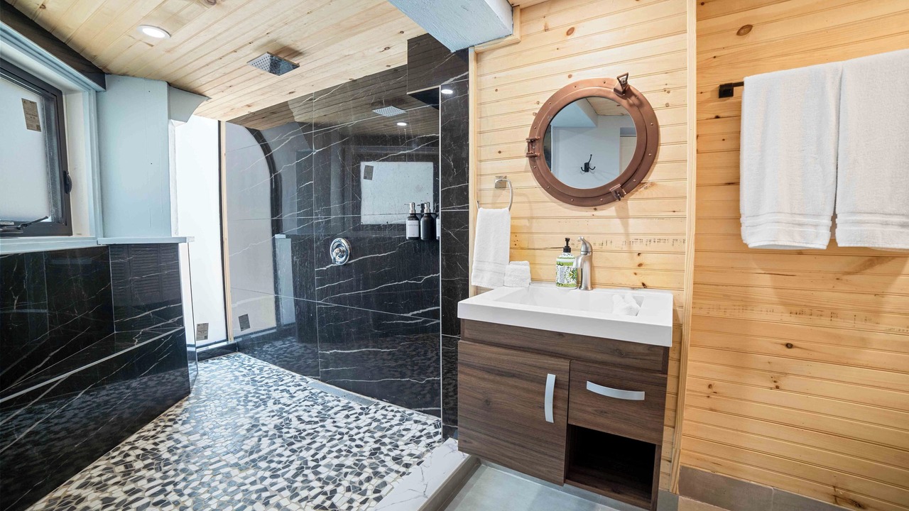 Photo of Bathroom in Long Beach Estates