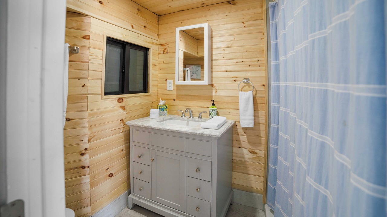 Photo of Bathroom in Long Beach Estates