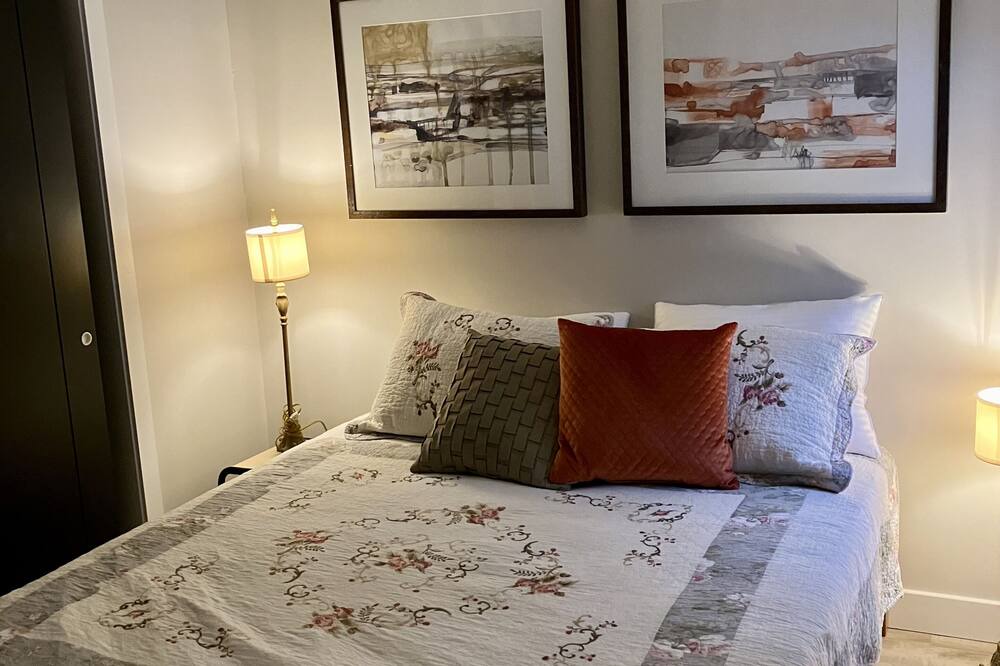 Photo of Bedroom in Bolton-Est