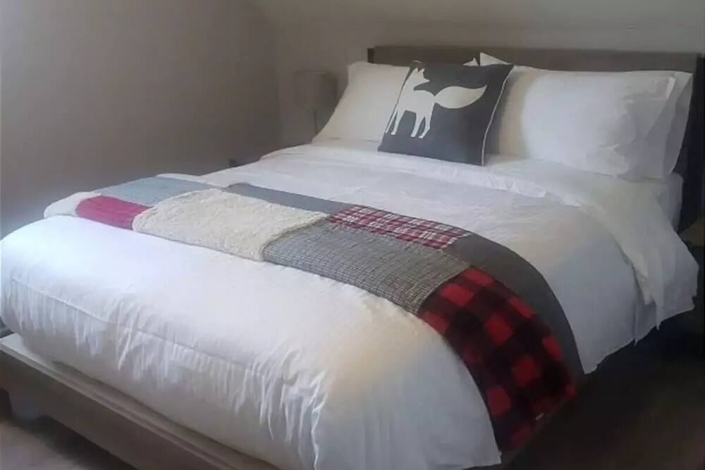 Photo of Bedroom in Gravenhurst