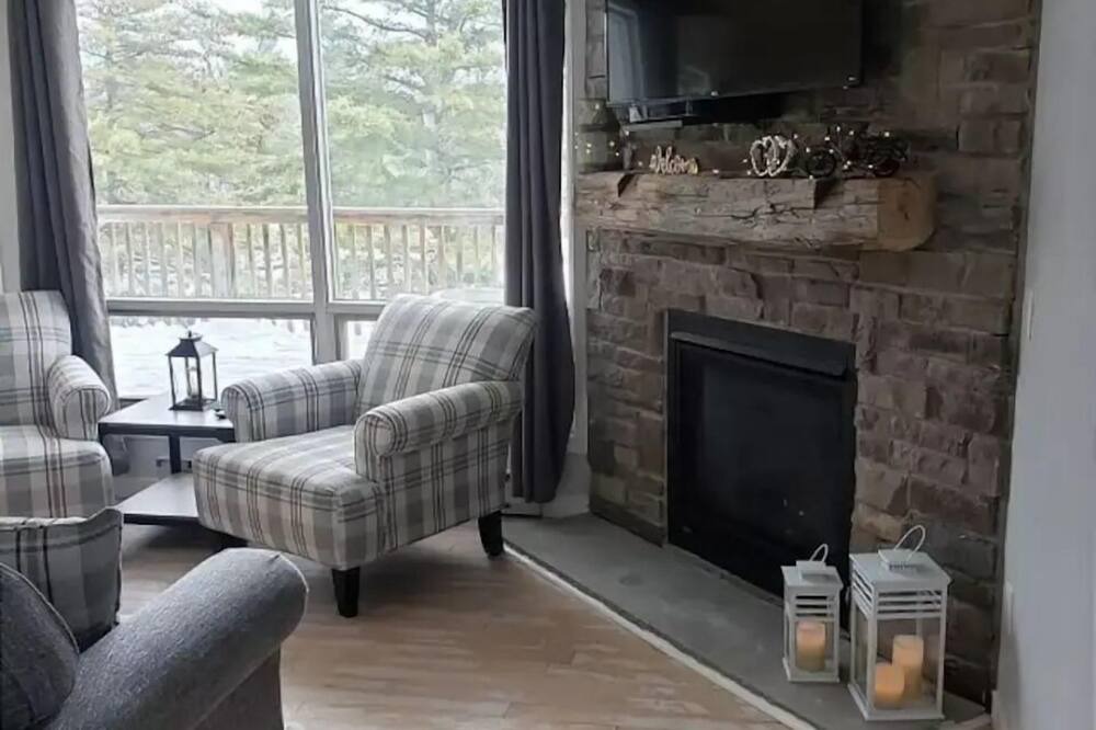 Photo of Livingroom in Gravenhurst