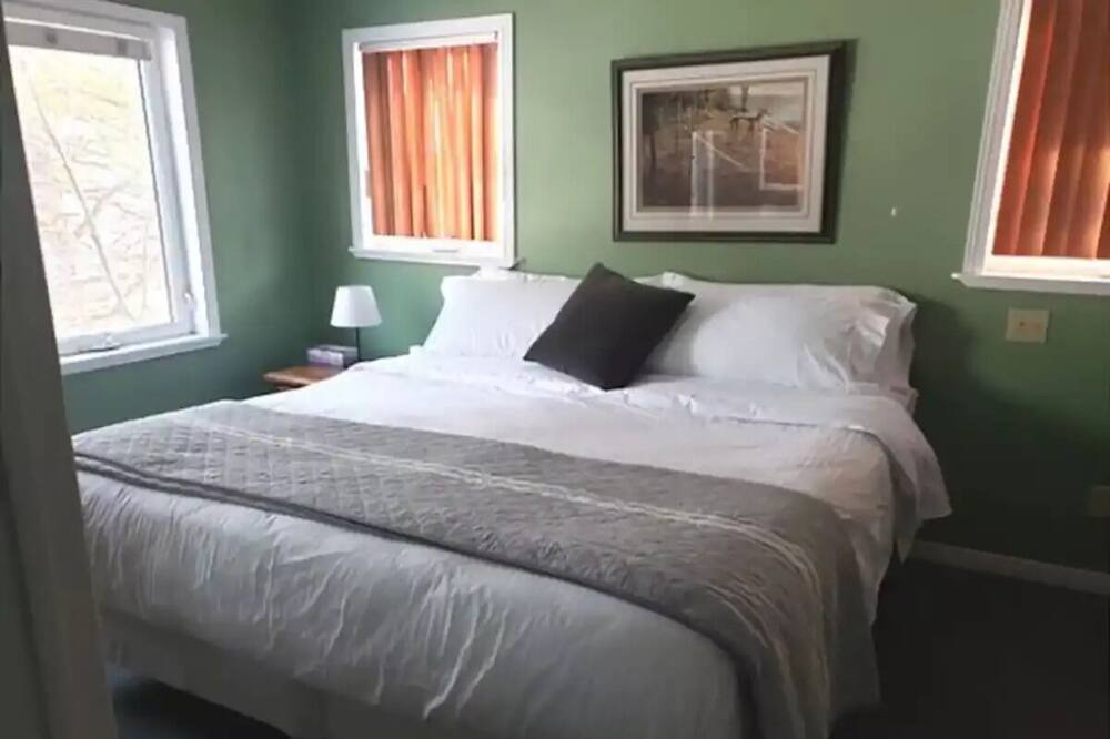 Photo of Bedroom in Gravenhurst