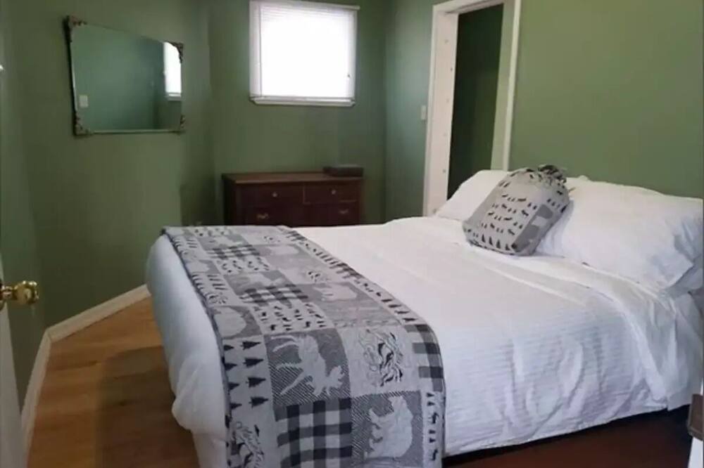Photo of Bedroom in Gravenhurst