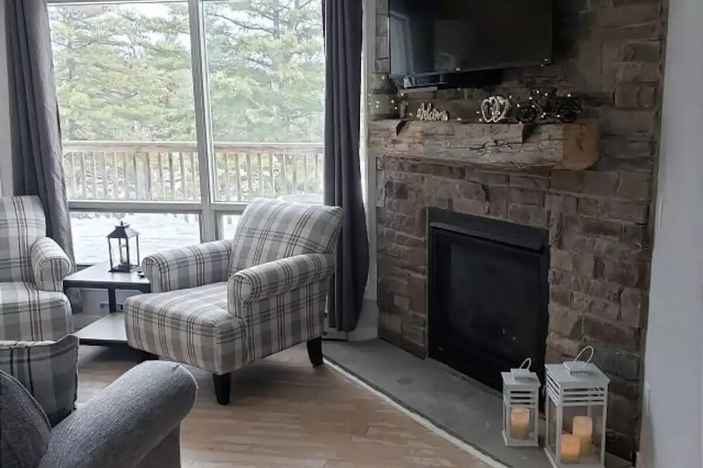 Photo of Livingroom in Gravenhurst