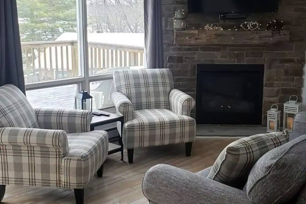 Photo of Livingroom in Gravenhurst