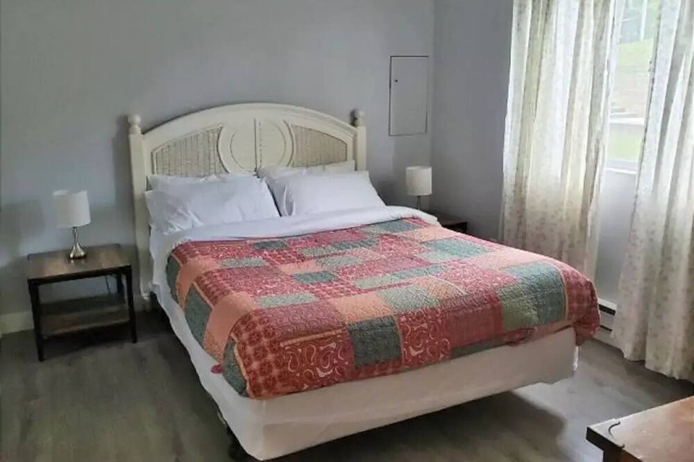 Photo of Bedroom in Gravenhurst