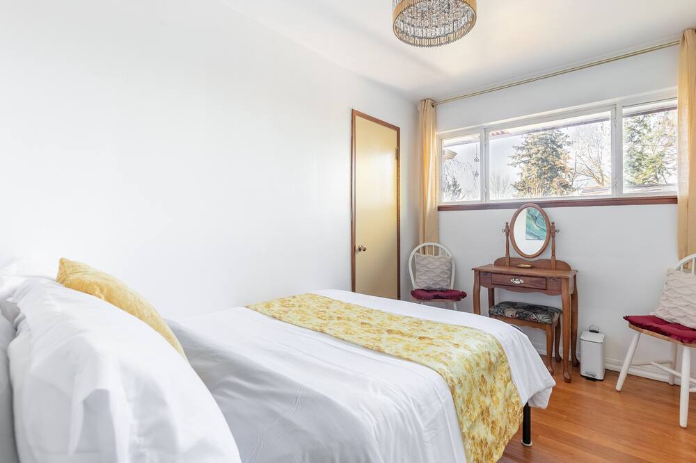 Photo of Bedroom in Bryn Mawr-Skyway