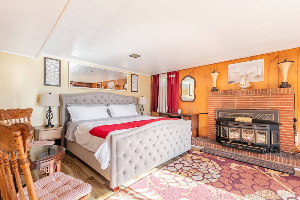 Photo of Bedroom in Bryn Mawr-Skyway