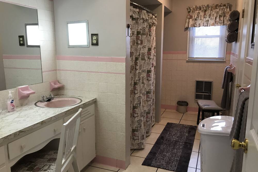 Photo of Bathroom in Waneta