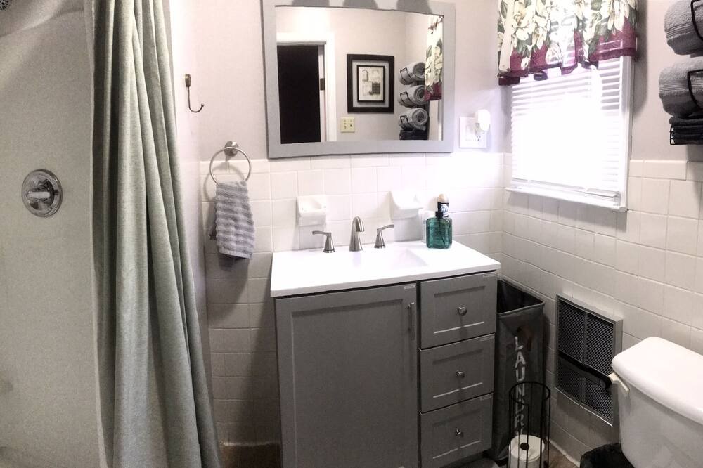 Photo of Bathroom in Waneta