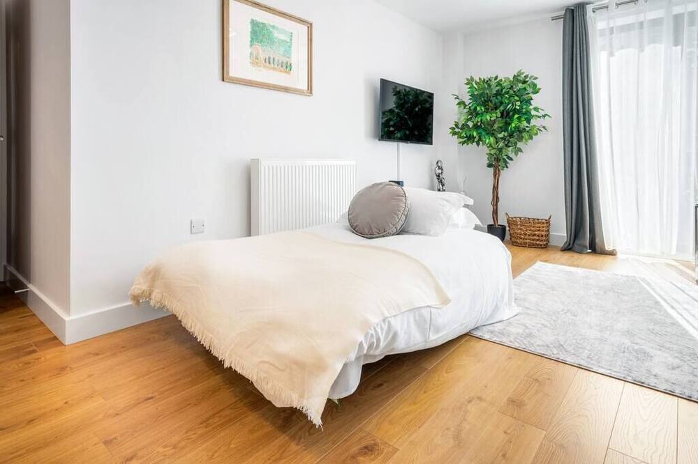 Photo of Bedroom in Redhill