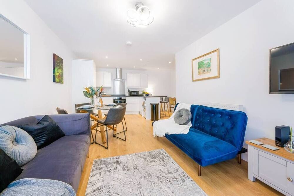 Photo of Livingroom in Redhill