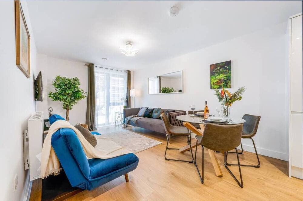 Photo of Livingroom in Redhill