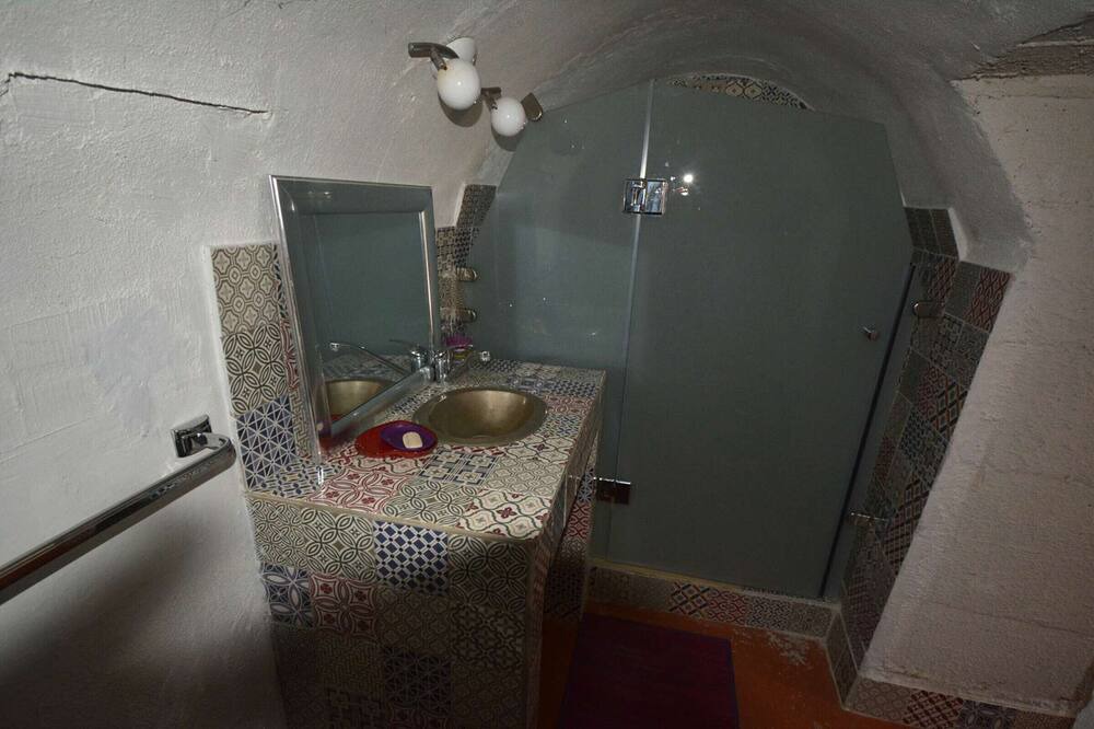 Photo of Bathroom in Labastide-de-Virac