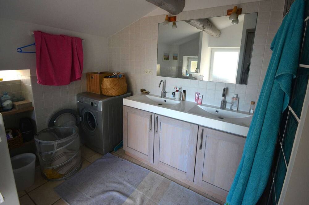 Photo of Bathroom in Labastide-de-Virac