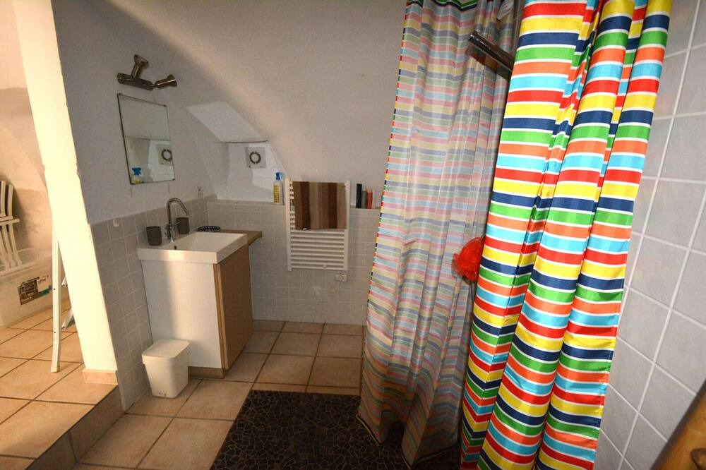 Photo of Bathroom in Labastide-de-Virac