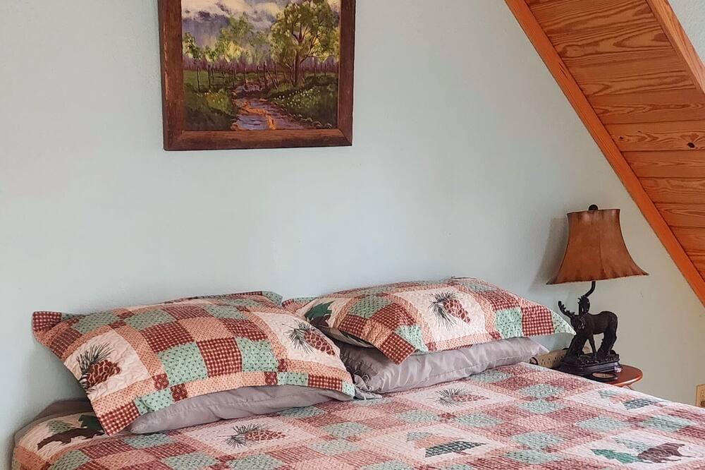 Photo of Bedroom in Robbinsville