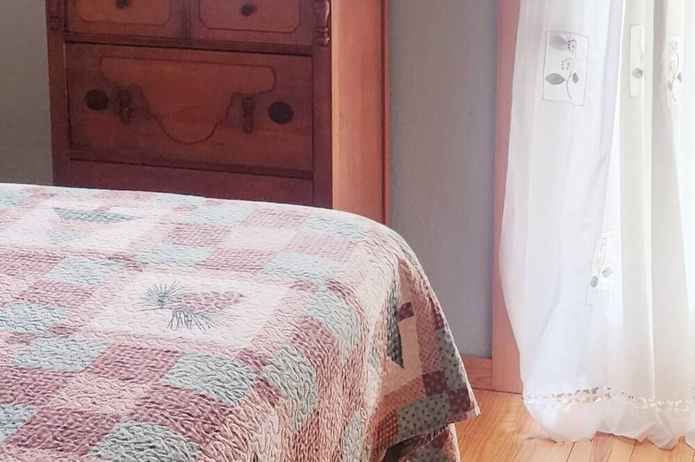 Photo of Bedroom in Robbinsville