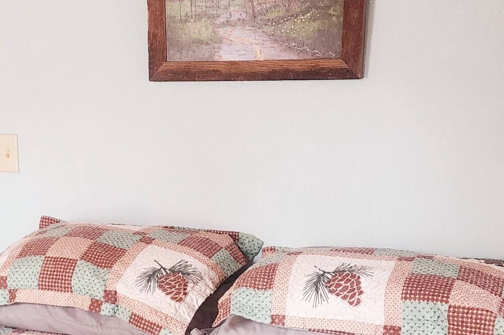 Photo of Bedroom in Robbinsville