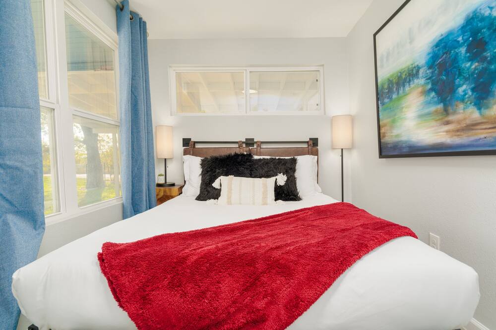 Photo of Bedroom in Highland Park