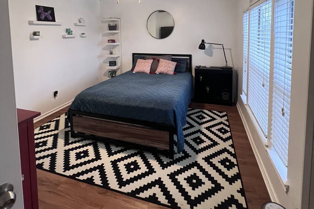 Photo of Bedroom in McNeil