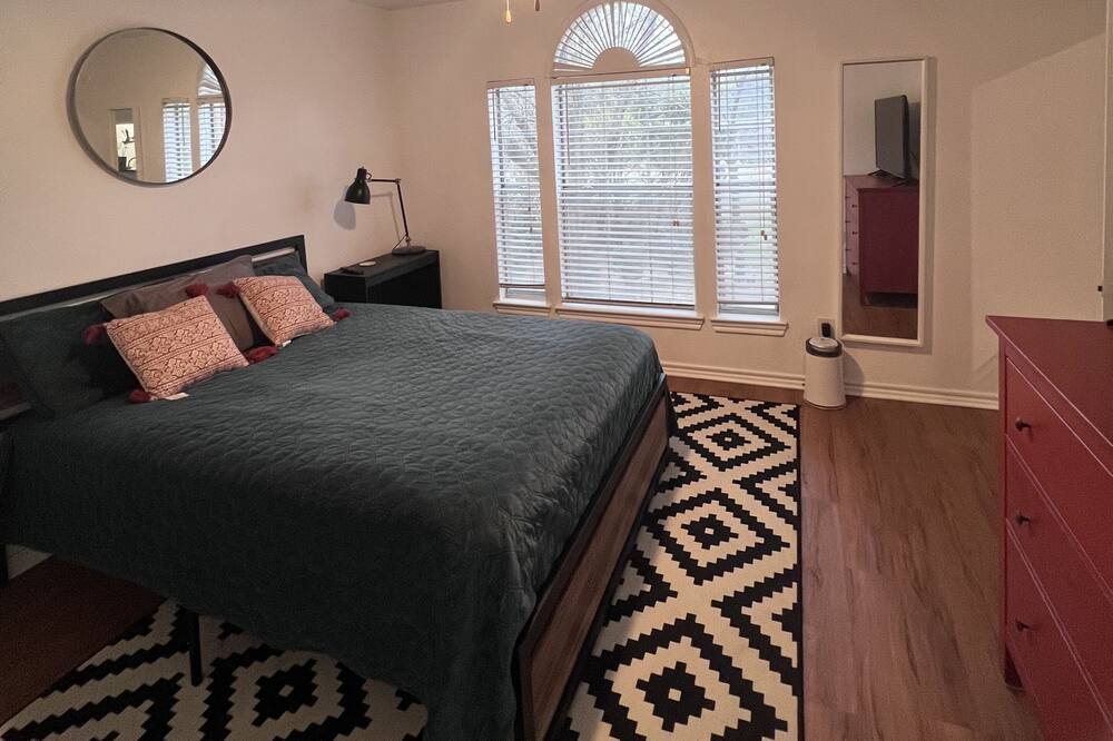 Photo of Bedroom in McNeil