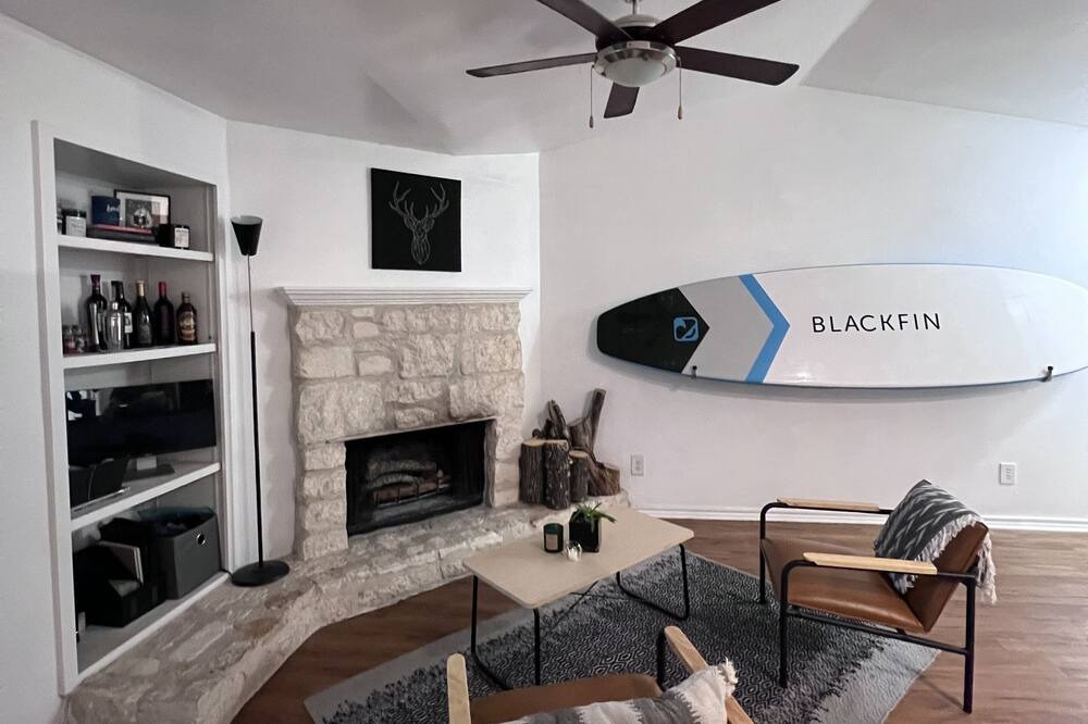 Photo of Livingroom in McNeil