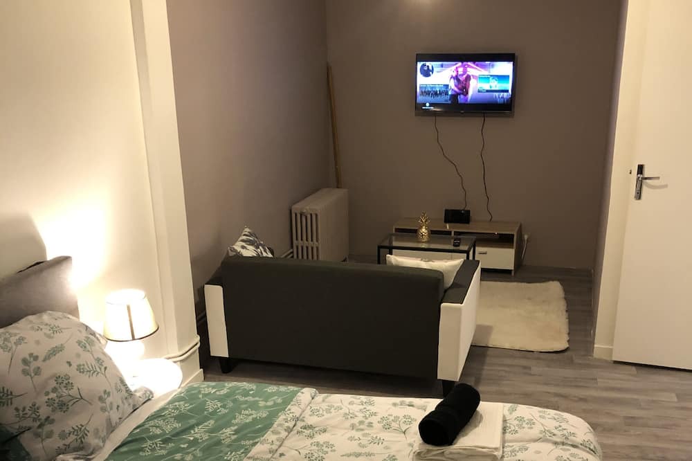 Photo of Bedroom in Anatole France Danton