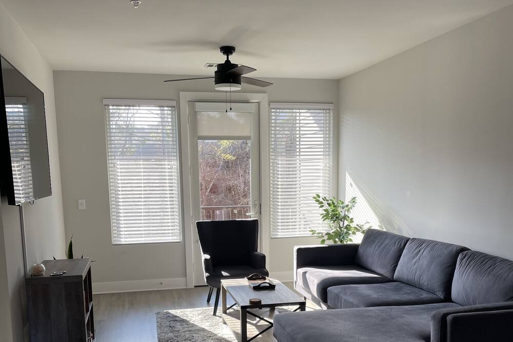 Photo of Livingroom in North Druid Hills
