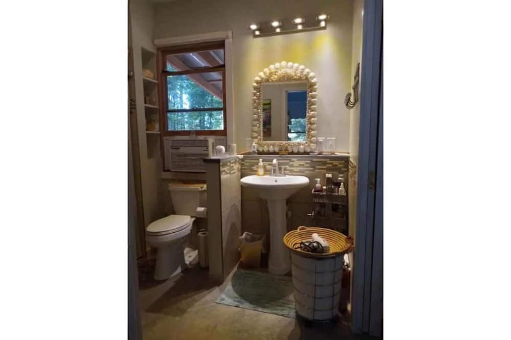 Photo of Bathroom in Faber