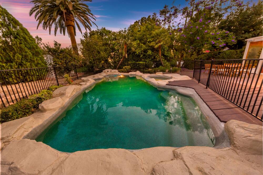 Photo of Outdoor in Canoga Park
