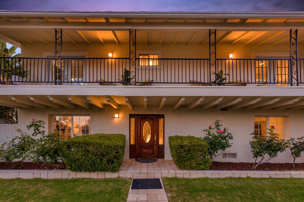 Photo of Outdoor in Canoga Park